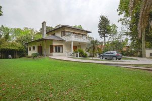 Venta Casa en 2 plantas en San Isidro gran terreno