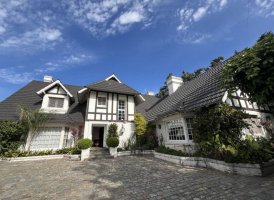 House for Sale San Isidro 6 rooms Pool Garden Parking