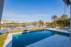 Incredible Casa Al Agua La Alameda 4 Bedrooms