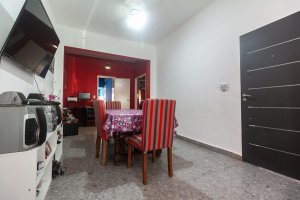 House for Sale 4 Rooms with 2 Garages, Garden and Pool