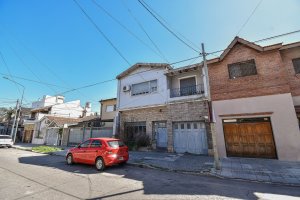 Venta Permuta casa 9 amb en Florida con quincho