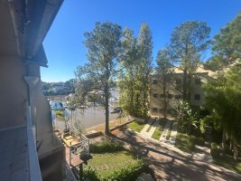 Apartment for Sale: 5 rooms with balcony and attached garage.