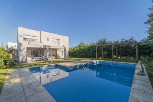 4-Room House with Pool, San Gabriel Neighborhood