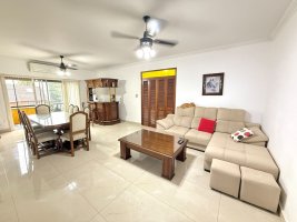 FOR SALE Apartment 4 rooms with balcony in Florida