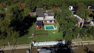 6?room house for sale by the river, near Boatcenter Tigre