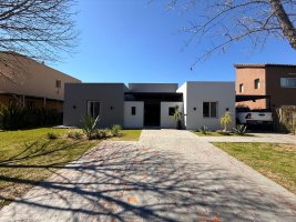 San Isidro Labrador C House with Pool, Internal Lot