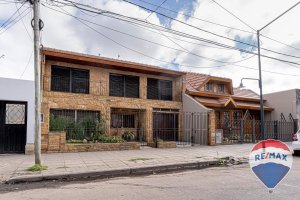 CASA 5 AMB, 8.66 x 37 C/COCHERA Y JARDÍN.
