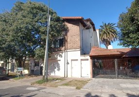 Apartment, 5 rooms with garage, Carapachay