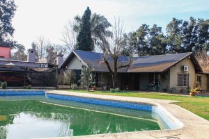 4-Room House for Sale in Don Torcuato with Pool