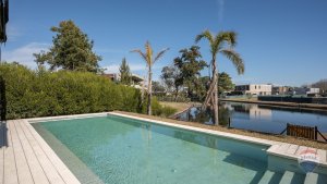House for sale by the lagoon in Laguna Grande Villanueva