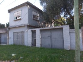 House for Sale – 4 rooms, with garage, grill. Lot 300 m².