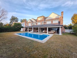 Temporary Rental 7-Room House in La Colina Don Torcuato