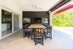 5-Bedroom House with Gallery, Garden, Pool, Lots of Light