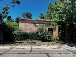 House for Recycle on Colectora San Isidro