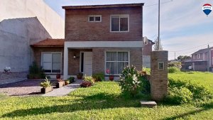 5-Room House with Office and Playroom for Sale in Florida