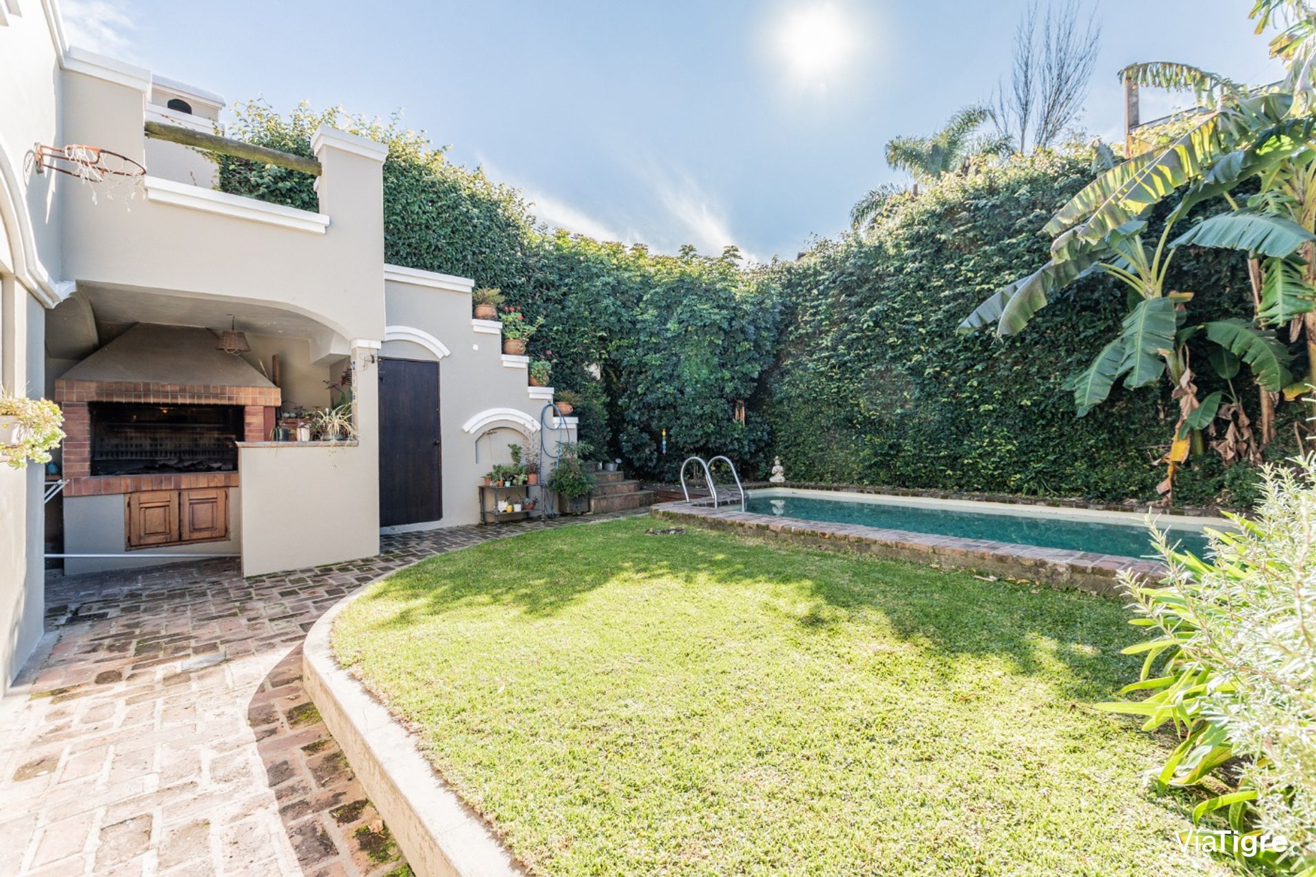 House for Sale in Punta Chica with Garden and Pool