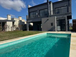 HOUSE READY TO MOVE IN + TIE-DOWNs IN VILA MARINA II