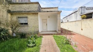House for sale in Florida. Needs renovation.