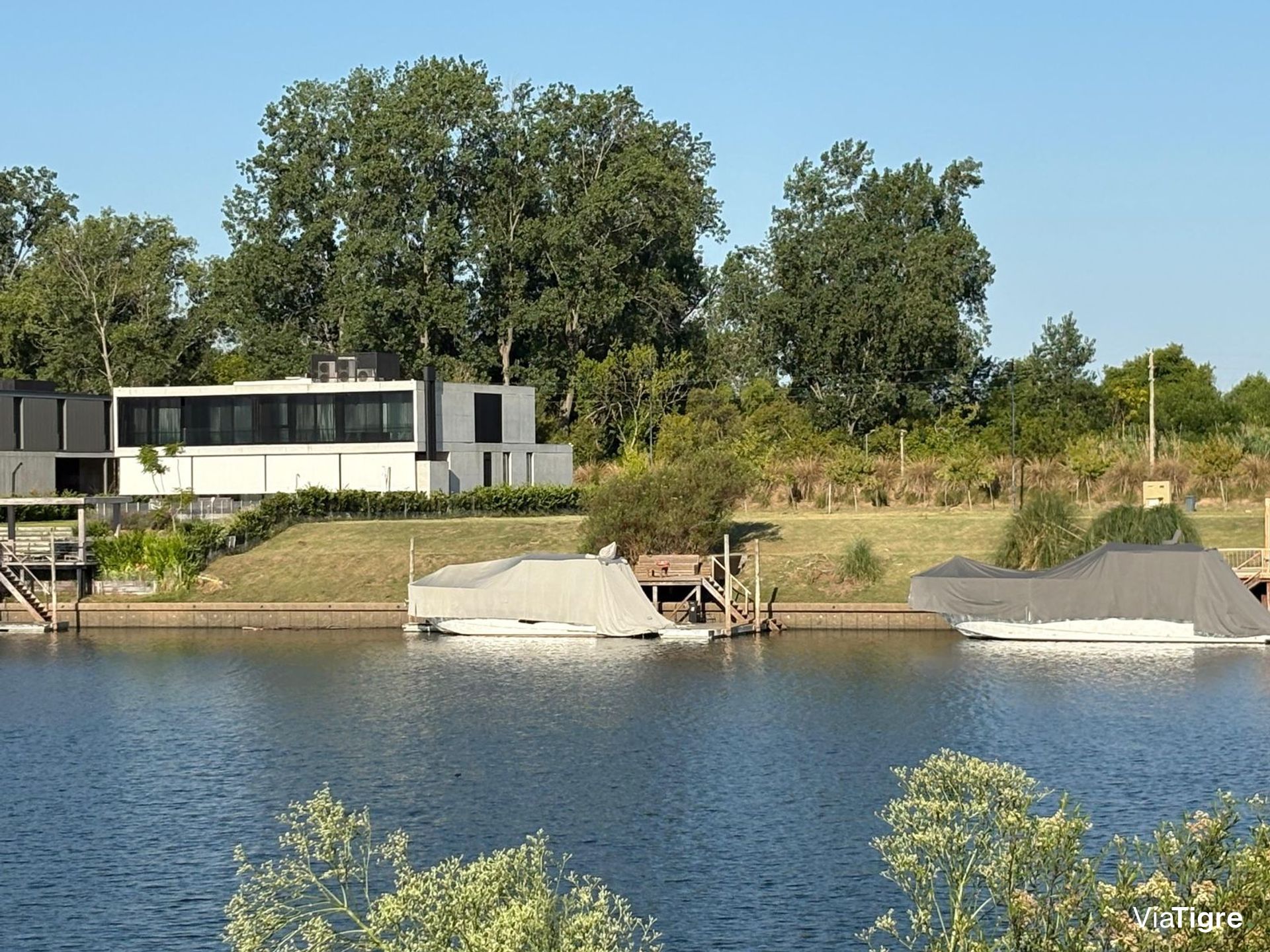 Lot for sale in Tigre Albanueva by the river with mooring