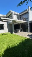 Moderna casa en Barrio Los Aromos