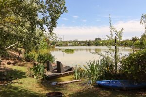 House for sale in Altamira neighborhood, lagoon view.