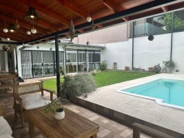 5-room sale in Victoria with garden and pool, with rent