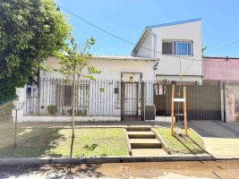 Venta Casa De 4 Amb Con Jardin Cochera En Martinez