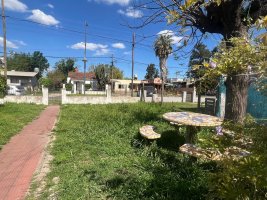 Venta Casa/ Amplio terreno Benavidez jardín