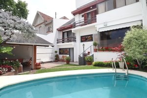 Casa 5 Ambientes En Venta Olivos Pileta Cochera