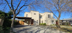 House for Sale – 6 rooms – Santa Catalina Benavidez Neighborhood