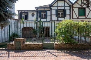 7-room house for sale with annex, pool, Florida