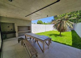 Triplex for Sale with Garden and Pool in San Isidro