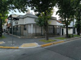 CASA DE 4 AMBIENTES EN VENTA – Florida Oeste