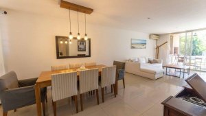 4-Room House with Garden and Pool for Sale in Beccar Syrah