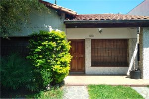 Casa 3 amb Carapachay en PB con jardín y cochera