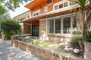 Sale house La Lucila garden pool near station