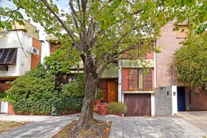 Casa 5 Amb en Venta Florida B Roca con pileta