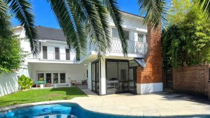 Venta Casa Martinez 8 Ambientes Pileta Cocheras