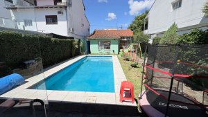 Casa en venta en Munro-pileta y quincho