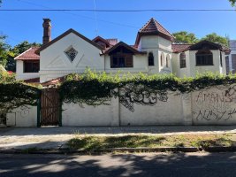 Venta Importante Casa De Estilo En Olivos