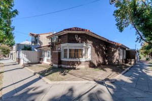 VENTA Casa 4 ambientes con jardín en LA LUCILA
