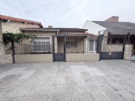 For Sale House 2?bedroom with Garage Martinez