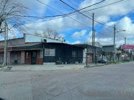 Venta De Casa, 6 Locales Y Un Depto En Block