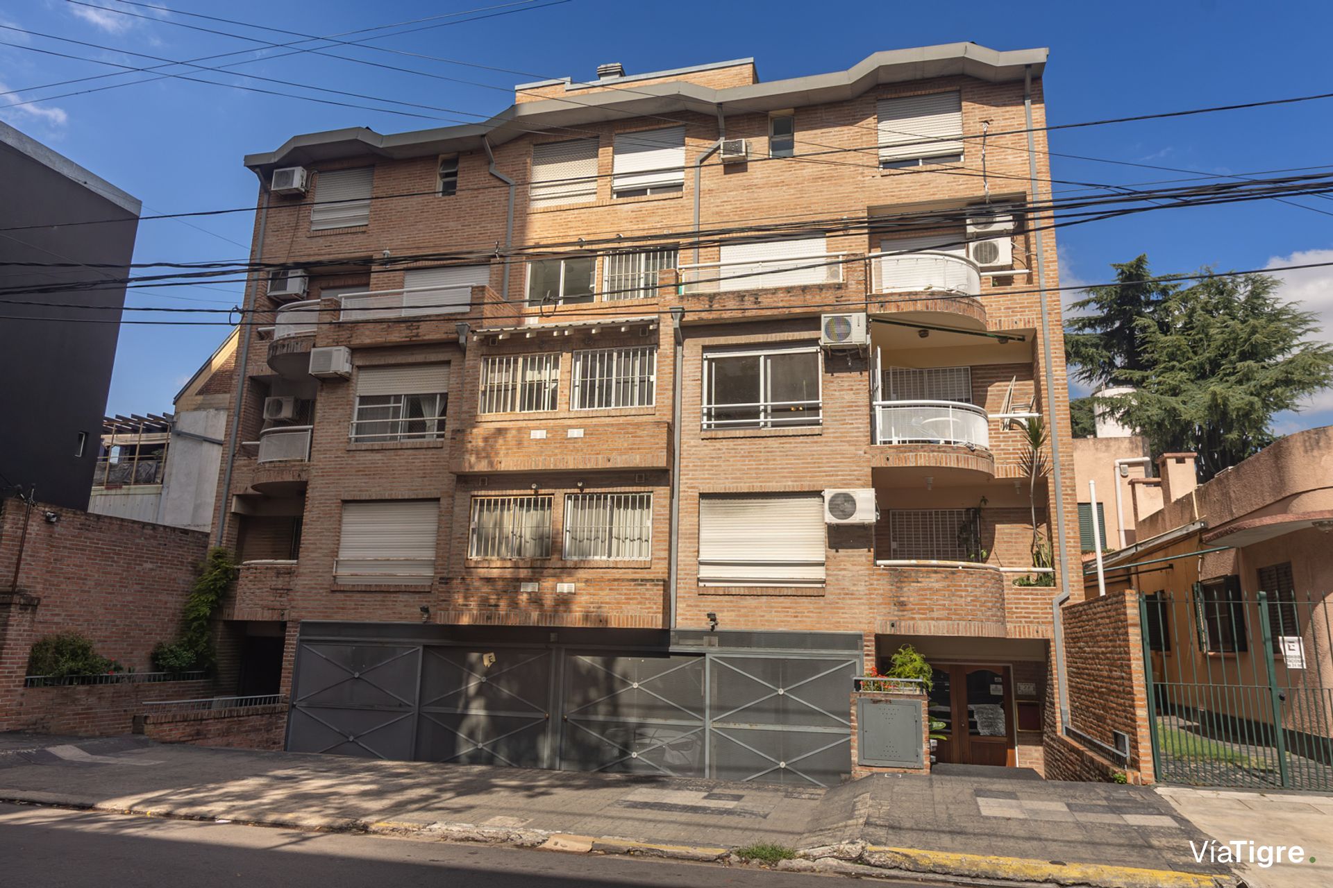 Apartment 1?bedroom with garage and swimming pool, excellent location