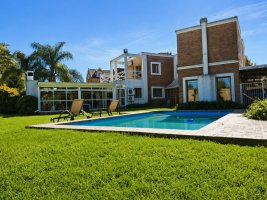 Venta Casa 6 Ambientes Barrio Camino Real