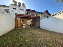 For Rent Duplex with Garden and Garage in Carapachay