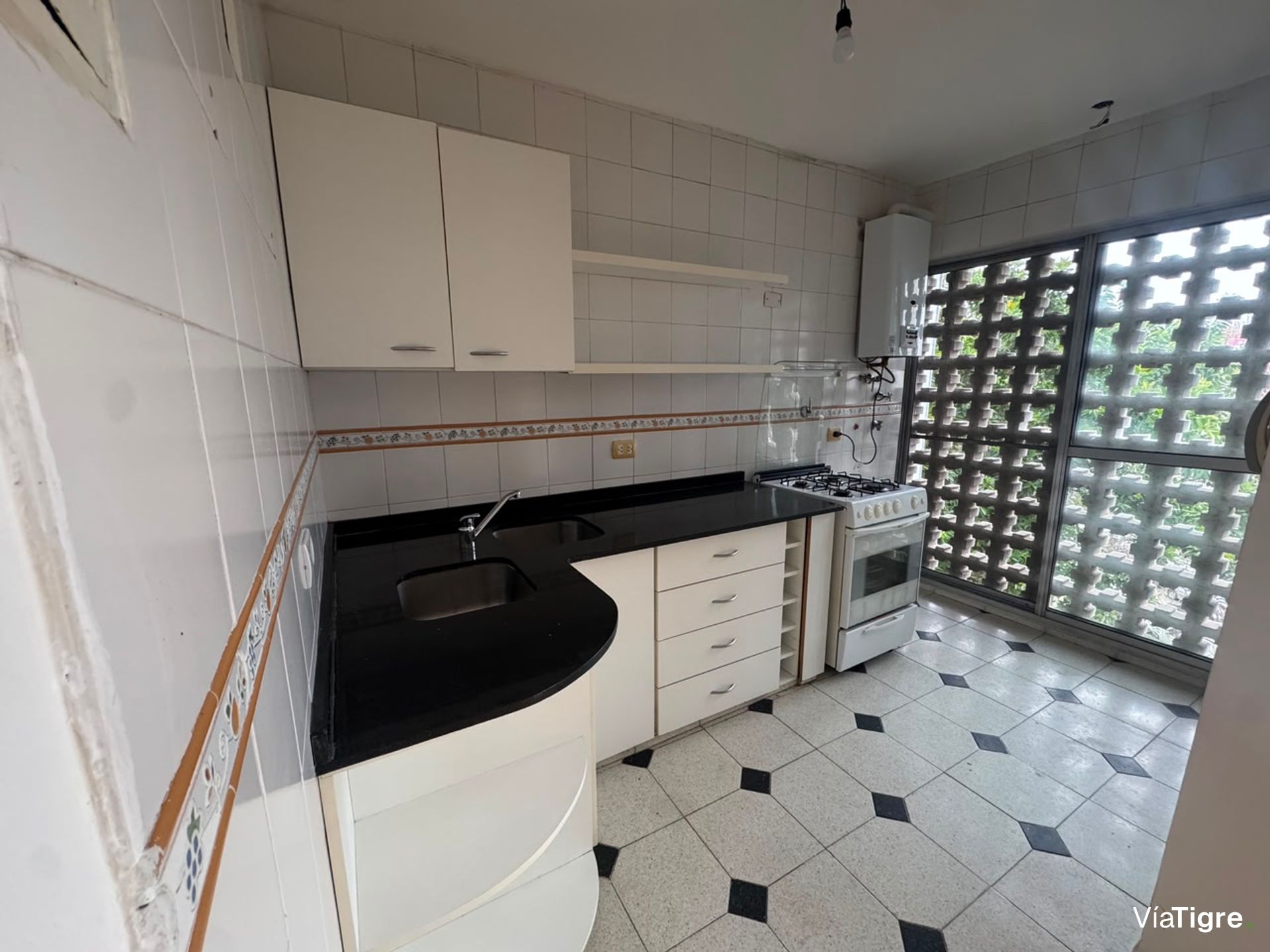 3-Room Apartment for Rent in Vicente López with Balcony