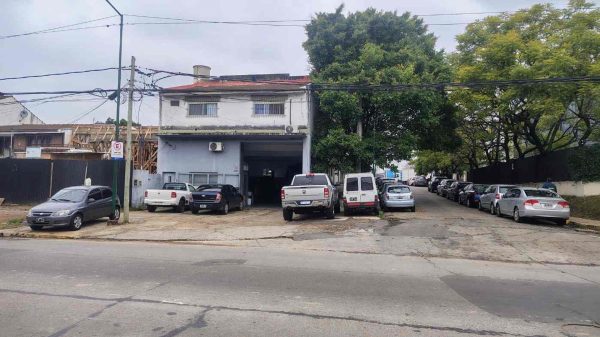 Venta Taller/Galpón Beccar + 7 Monoambientes Indep