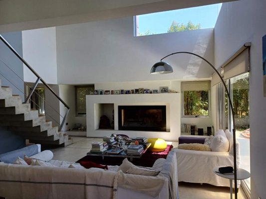 House for Sale Modern in Barrio Laguna del Sol, Tigre