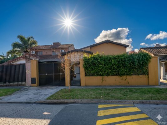 House for Sale 3 Rooms in Don Torcuato with Barbecue Area